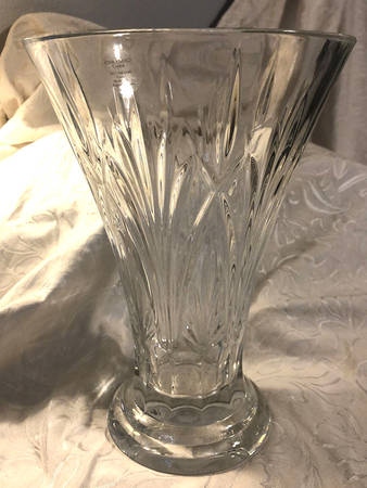 RLZ4 11" Footed Vase
