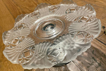 Vera Frosted Round Cake Stand