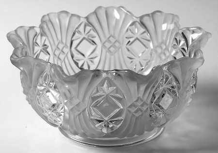 Vera Frosted 8" Round Crimped Bowl