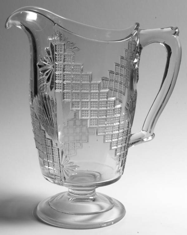 Diagonal Band with Fan 64 Oz Pitcher