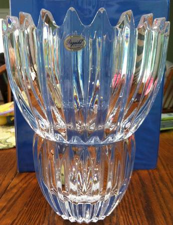 Crown 9" Flower Vase