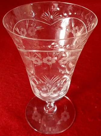 Cut 414 Footed Tumbler