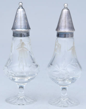 Cascade Footed Shaker Set & Metal Lids