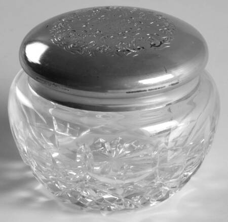 Manhattan Pill Box & Silverplate Lid