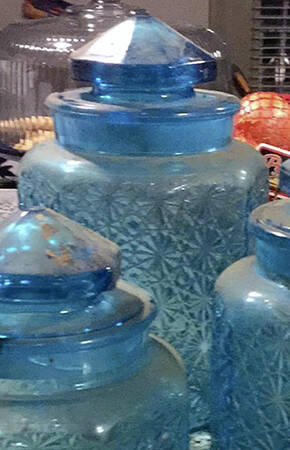 Daisy and Button Blue Lid for Large Canister