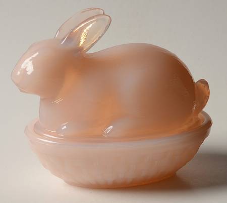 Animals & Figurines #850 Small Bunny on Nest
