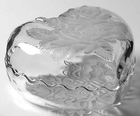 Winter Rose Large Heart Box with Lid