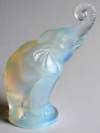 Animals & Figurines #F158 Medium Elephant