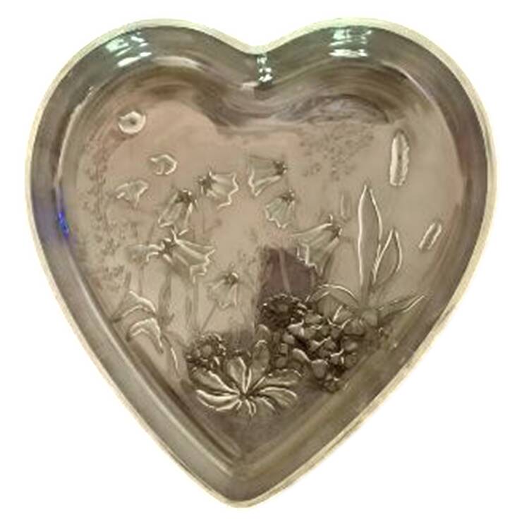SVA22 Heart Shape Tray