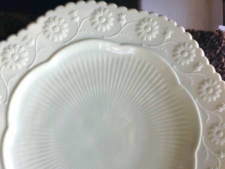 Queens Ware Ivory Daisy by Sowerby Crystal