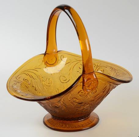 Sandwich Amber (Collection) 10" Handled Basket