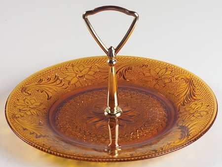 Sandwich Amber (Collection) 8" Tray with Center Metal Handle