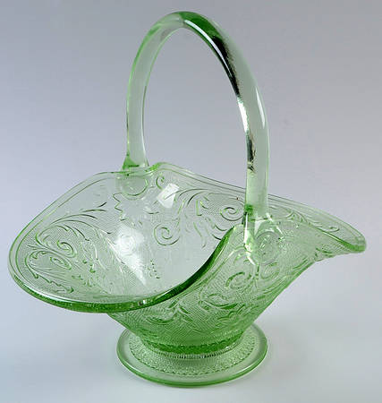 Sandwich Light Green (Chantilly Green) 10" Handled Basket