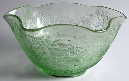 Sandwich Light Green (Chantilly Green) 10" Round Crimped Bowl