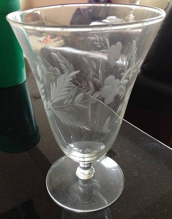 Cut 107 Footed Tumbler