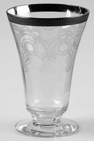 NE907 Footed Tumbler