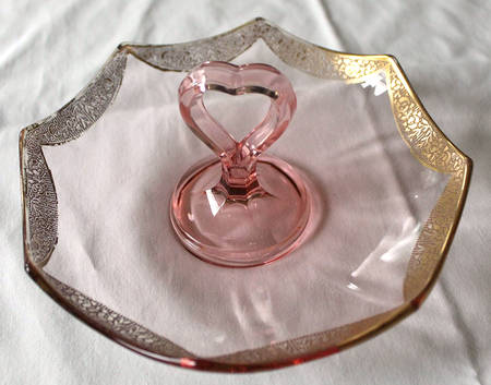 Rambler Rose Pink (Stem 14196) Cupped Fruit Tray with Center Handle