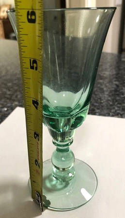 Canterbury II Green Wine Glass