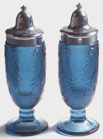 Sandwich Colonial Blue (Bi-Centennial Blue) Footed Shaker Set & Plastic Lids