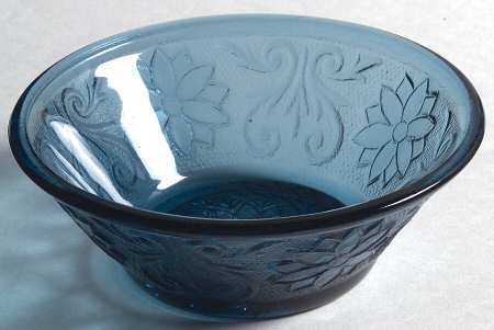 Sandwich Colonial Blue (Bi-Centennial Blue) Small Fruit Dessert Bowl
