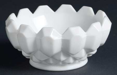 Williamsburg Milk Glass Small Fruit Dessert Bowl