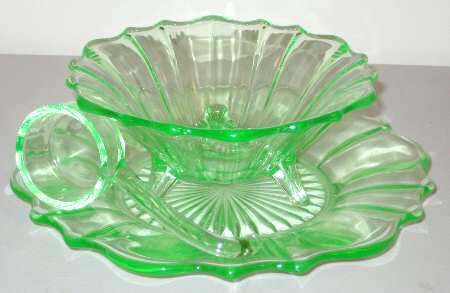 310 Green (Reflex Green) Whipped Cream with Underplate and Ladle