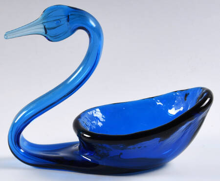 Animals & Figurines Free Form Swan