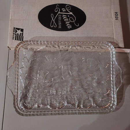 Celebration 14" Rectangular Handled Tray