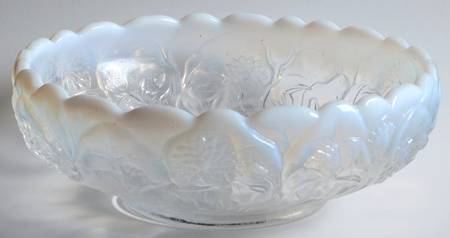Water Lily White Opalescent 9" Round Bowl