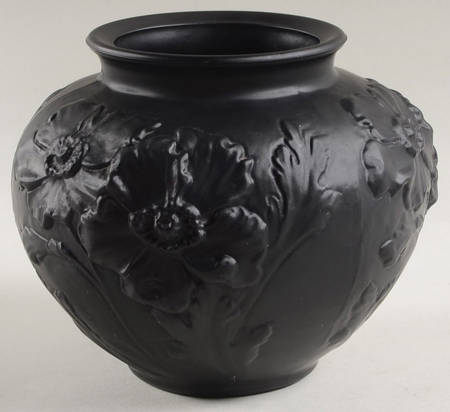 Aster Black Satin by Tiffin-Franciscan
