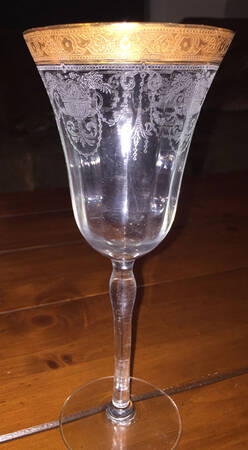 UNK106  Claret Wine