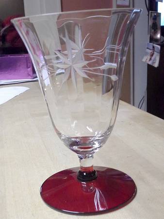 UNK213 Footed Tumbler