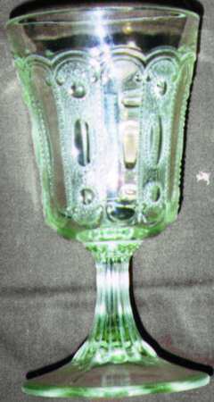 Jewel with Dewdrop Wine Glass