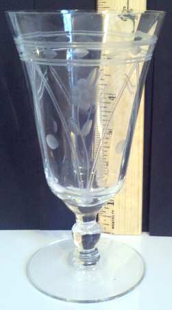 UNK505 Footed Tumbler
