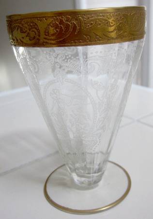 UNK423 Gold Footed Tumbler