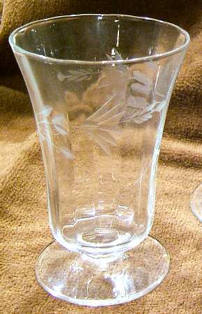 UNK698 Footed Tumbler