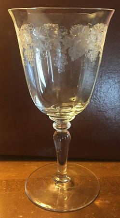 UNK876 Wine Glass