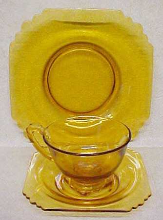 UNK1445 Luncheon Plate