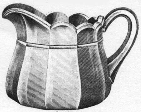 Colonis 32 Oz Pitcher