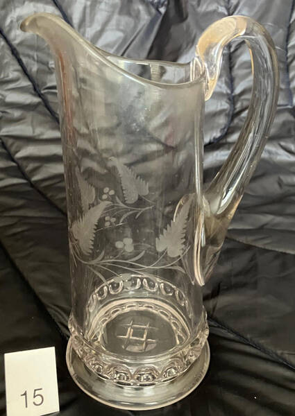 Dakota Cut Fern Berries 28 Oz Pitcher