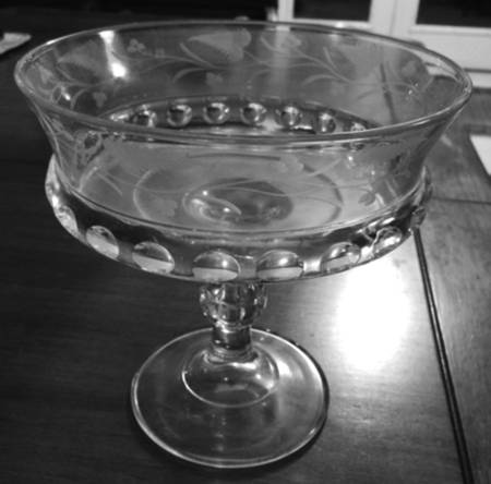 Dakota Cut Fern Berries Round Compote (Height X Width)