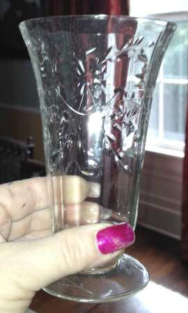 UNK2939 Footed Tumbler
