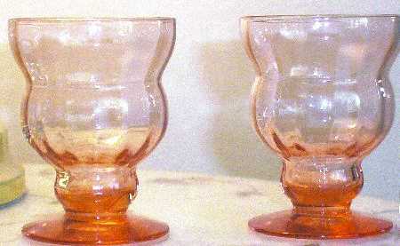 UNK2943 Footed Tumbler