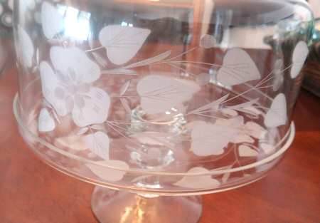 TOY47 Cake Plate with Glass Dome