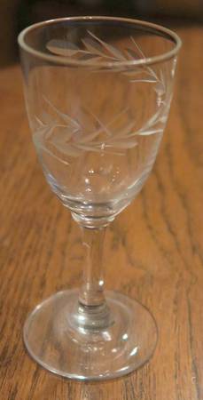 UNK2807 Wine Glass