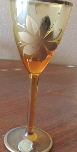 UNK4211 Yellow Wine