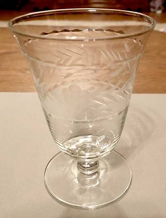 UNK4219 Footed Tumbler