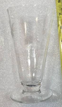 UNK4357 Footed Tumbler