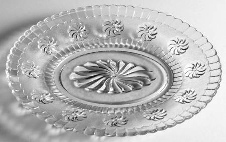 Roman Rosette Clear Bread Tray