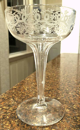 UNK3677 Tall Hollow Stem Champagne